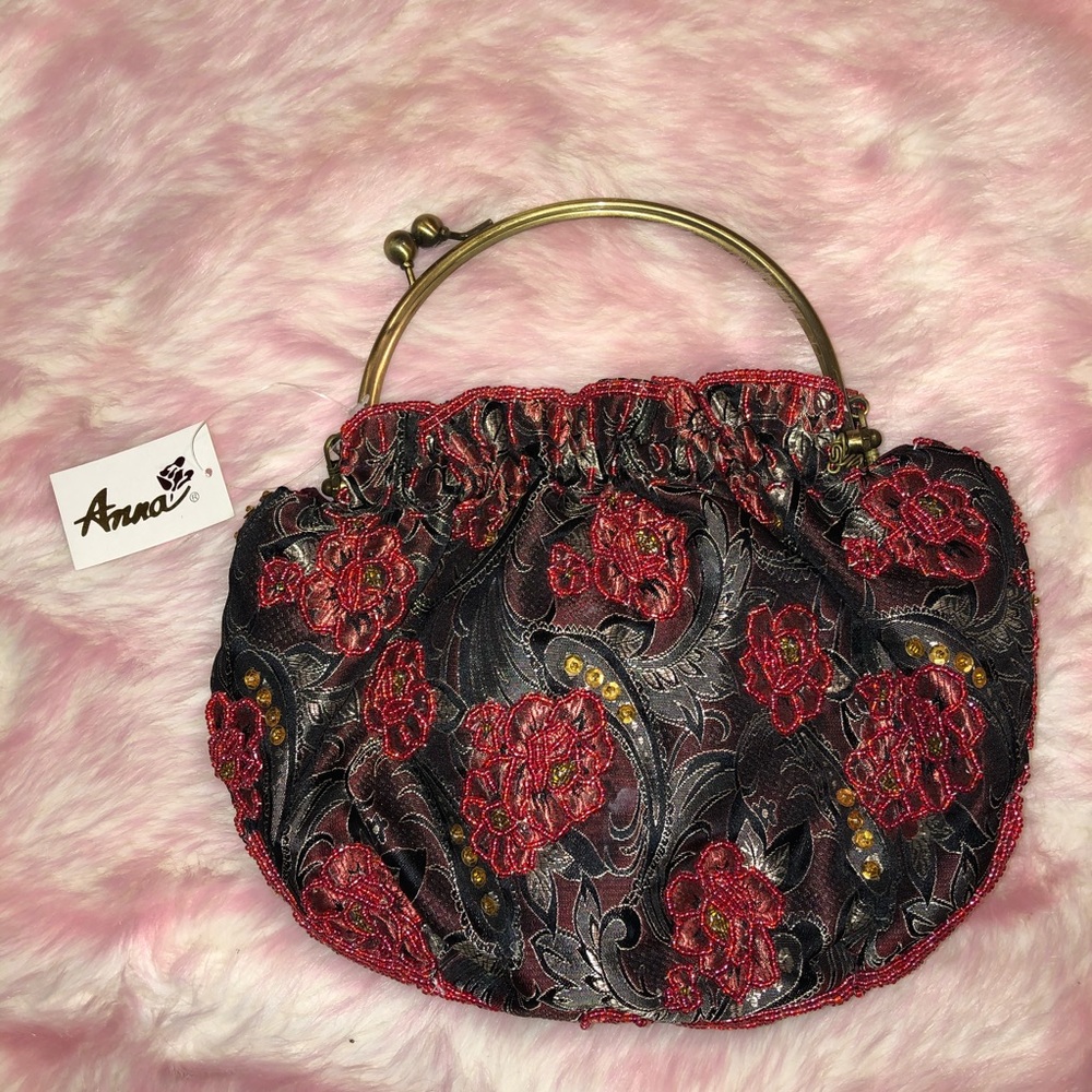 NWT Anna beautiful purse with detailing and chain